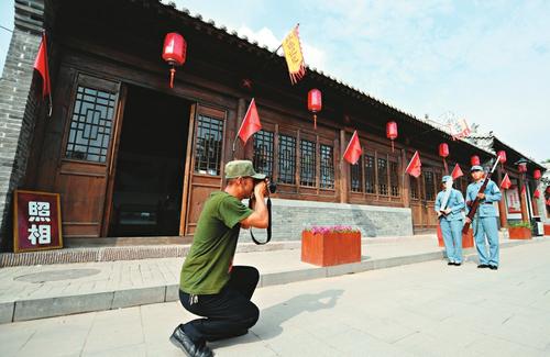 感受红色旅游文化